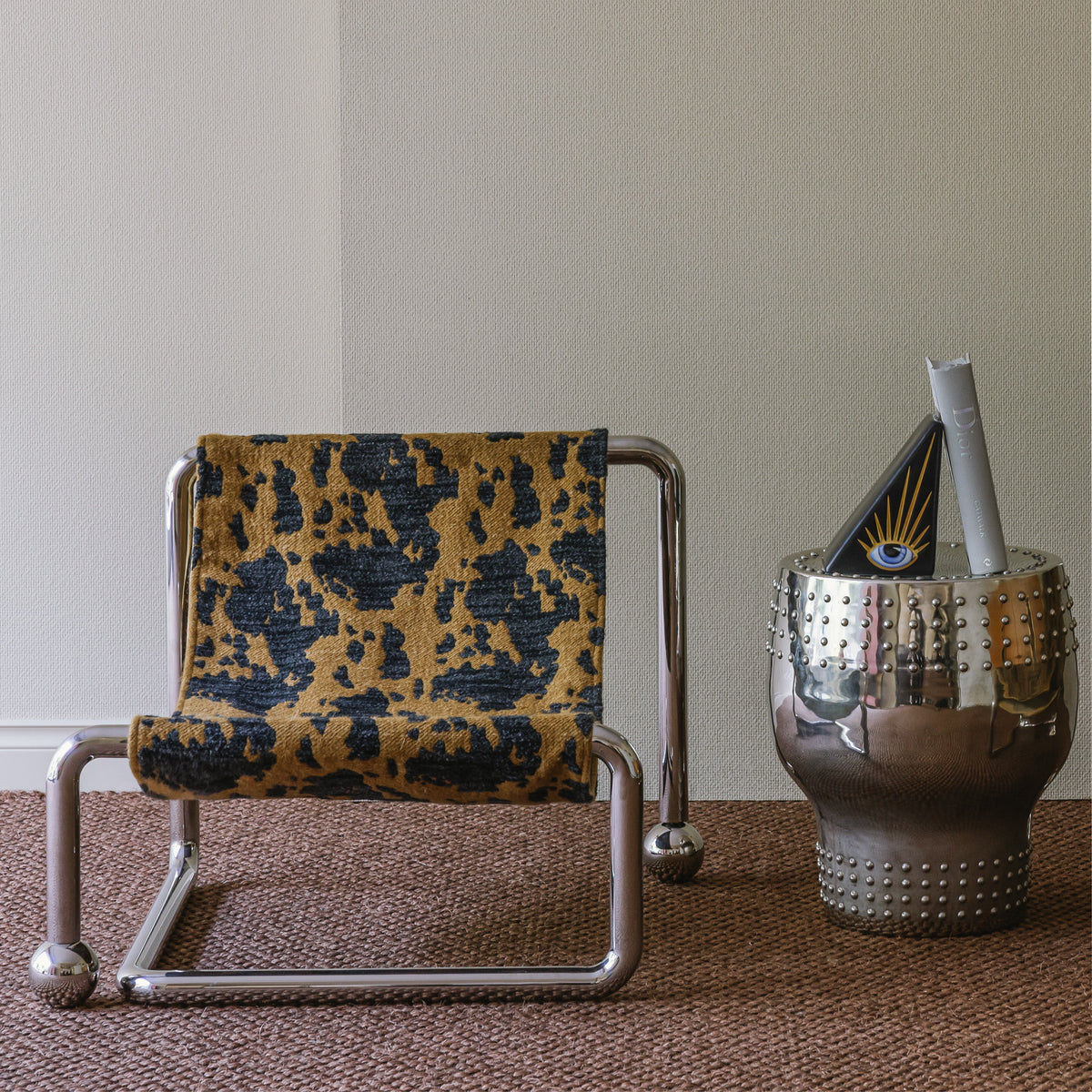 ORBIT ARMCHAIR
